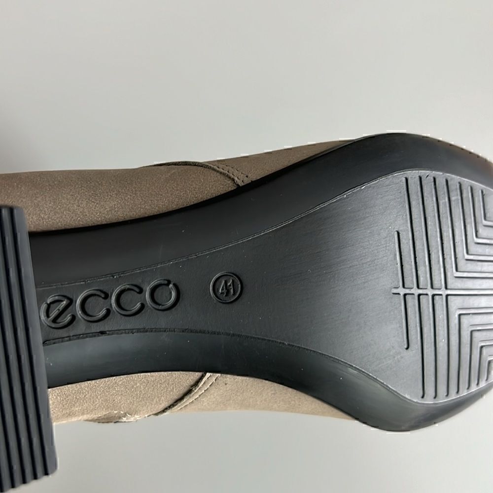 New ECCO Women's Dress Classic 35mm Buckle Ankle Boot in Taupe Nubuck Size 10 - Picture 11 of 11